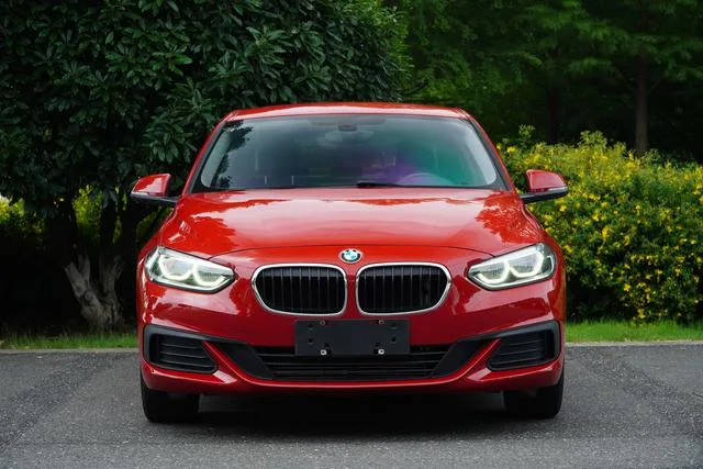 BMW 1 Series 2020 120i Style tendance extérieur photo 2 BMW 1 Series 2020 120i Style tendance extérieur photo 2