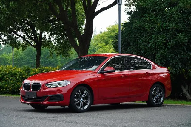 BMW 1 Series 2020 120i Style tendance extérieur photo 3 BMW 1 Series 2020 120i Style tendance extérieur photo 3