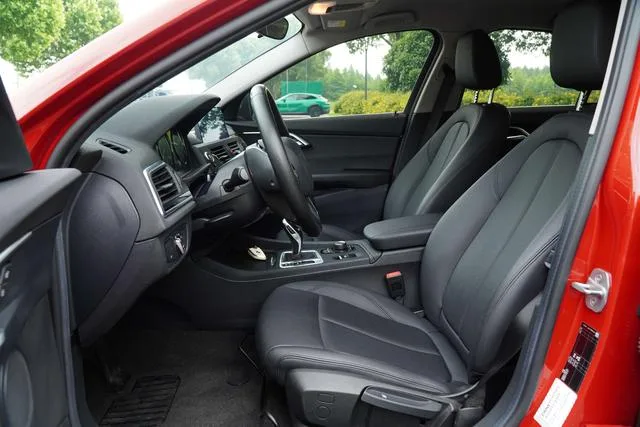 BMW 1 Series 2020 120i Style tendance extérieur photo 5 BMW 1 Series 2020 120i Style tendance extérieur photo 5