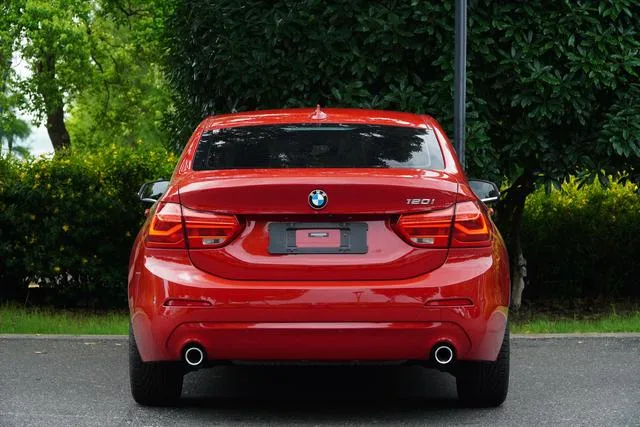 BMW 1 Series 2020 120i Style tendance extérieur photo 9 BMW 1 Series 2020 120i Style tendance extérieur photo 9