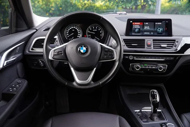 BMW 1 Series 2020 120i Style tendance intérieur photo 12 BMW 1 Series 2020 120i Style tendance intérieur photo 12