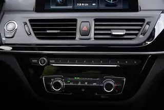 BMW 1 Series 2020 120i Style tendance intérieur photo 16 BMW 1 Series 2020 120i Style tendance intérieur photo 16