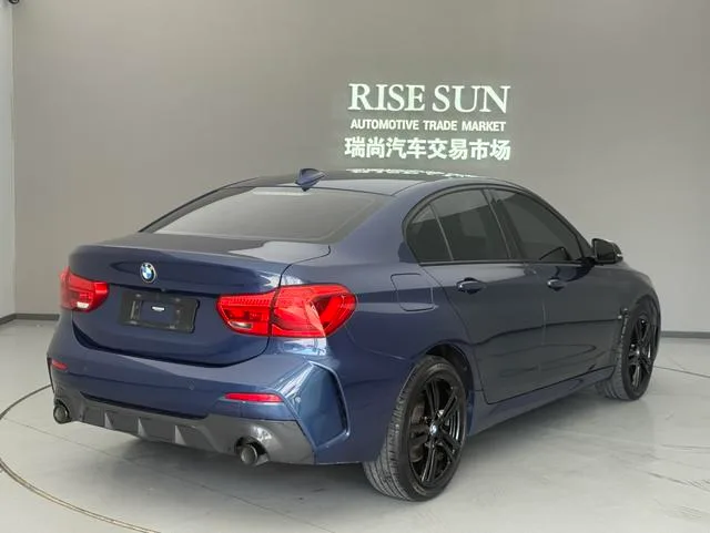 BMW 1 Series 2021 Restyling 125i M Sports Obsidian Night Edition interior photo 8 BMW 1 Series 2021 Restyling 125i M Sports Obsidian Night Edition interior photo 8