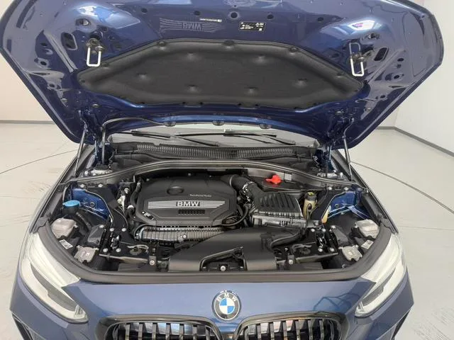 BMW 1 Series 2021 Restyling 125i M Sports Obsidian Night Edition interior photo 9 BMW 1 Series 2021 Restyling 125i M Sports Obsidian Night Edition interior photo 9