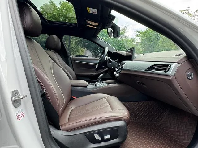 BMW 5 Series 2021 530Li Líder M Conjunto deportivo interior foto 13 BMW 5 Series 2021 530Li Líder M Conjunto deportivo interior foto 13