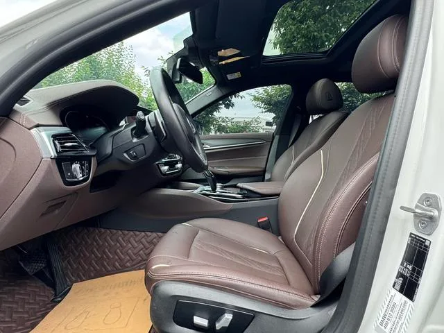 BMW 5 Series 2021 530Li Líder M Conjunto deportivo interior foto 14 BMW 5 Series 2021 530Li Líder M Conjunto deportivo interior foto 14