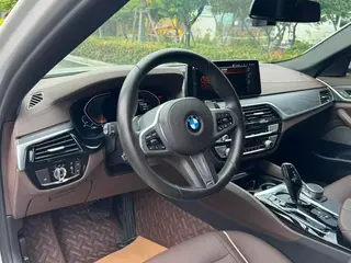 BMW 5 Series 2021 530Li Líder M Conjunto deportivo interior foto 15 BMW 5 Series 2021 530Li Líder M Conjunto deportivo interior foto 15
