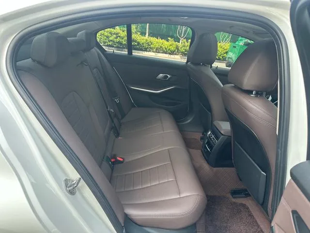BMW 3 Series 2020 320i Sports suit interior photo 15 BMW 3 Series 2020 320i Sports suit interior photo 15