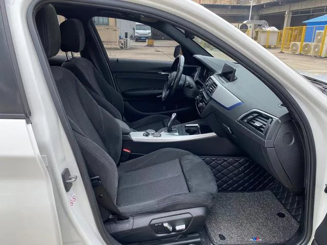 BMW 1 Series (Imported) 2018 120i M Sports suit interior photo 10 BMW 1 Series (Imported) 2018 120i M Sports suit interior photo 10