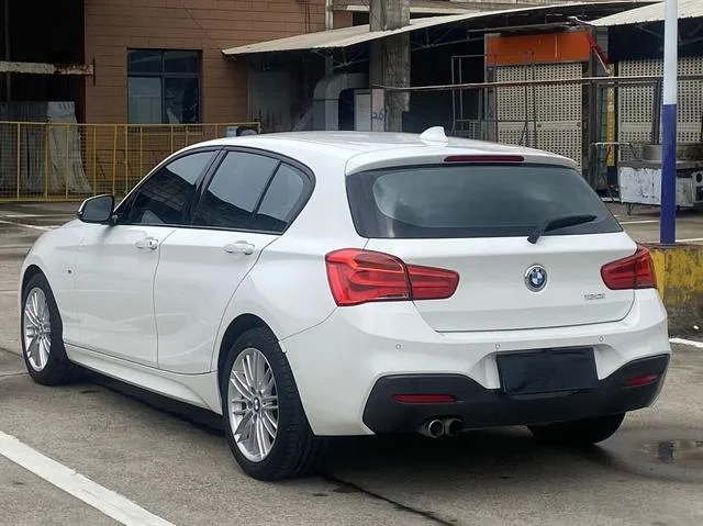 BMW 1 Series (Imported) 2018 120i M Sports suit interior photo 14 BMW 1 Series (Imported) 2018 120i M Sports suit interior photo 14