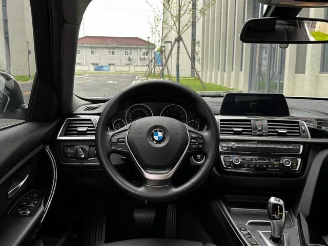 BMW 3 Series 2018 320Li Style tendance extérieur photo 7 BMW 3 Series 2018 320Li Style tendance extérieur photo 7