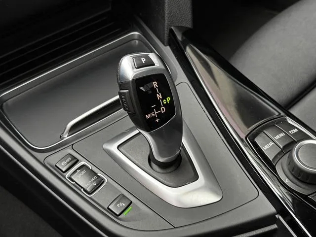 BMW 3 Series 2018 320Li Style tendance extérieur photo 8 BMW 3 Series 2018 320Li Style tendance extérieur photo 8
