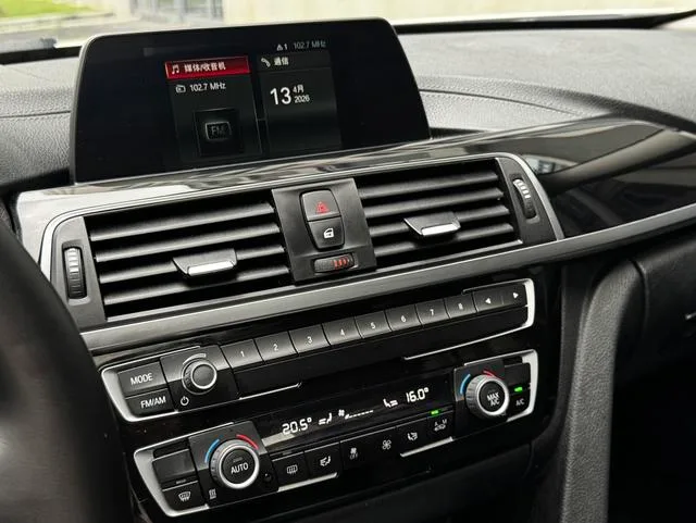 BMW 3 Series 2018 320Li Style tendance intérieur photo 11 BMW 3 Series 2018 320Li Style tendance intérieur photo 11