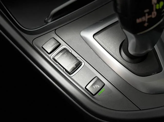 BMW 3 Series 2018 320Li Style tendance intérieur photo 12 BMW 3 Series 2018 320Li Style tendance intérieur photo 12