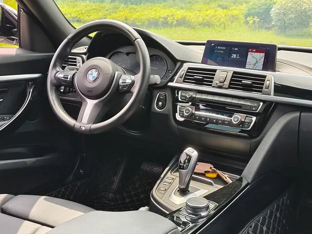 BMW 3 Series GT 2019 320i M Спортивный костюм экстерьер фото 9 BMW 3 Series GT 2019 320i M Спортивный костюм экстерьер фото 9