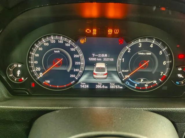 BMW 3 Series GT 2019 320i M Спортивный костюм интерьер фото 16 BMW 3 Series GT 2019 320i M Спортивный костюм интерьер фото 16