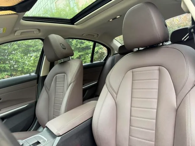 BMW 3 Series 2021 Reforma 325i M Conjunto deportivo interior foto 11 BMW 3 Series 2021 Reforma 325i M Conjunto deportivo interior foto 11