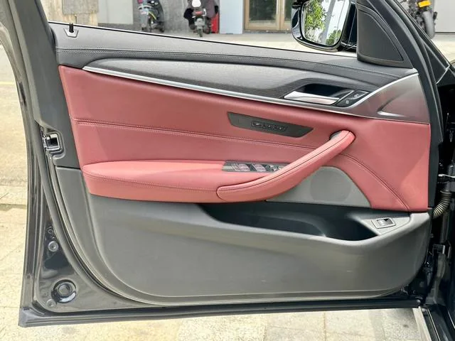 BMW 5 Series 2021 530Li Leader M Ensemble de sport extérieur photo 10 BMW 5 Series 2021 530Li Leader M Ensemble de sport extérieur photo 10