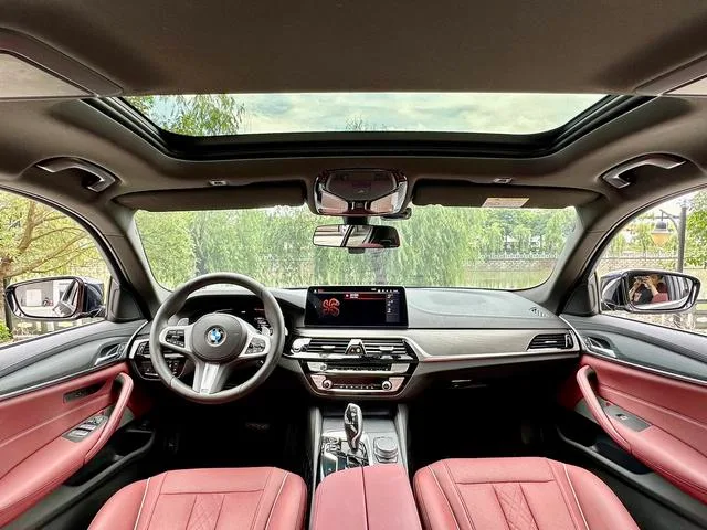 BMW 5 Series 2021 530Li Leader M Ensemble de sport intérieur photo 15 BMW 5 Series 2021 530Li Leader M Ensemble de sport intérieur photo 15