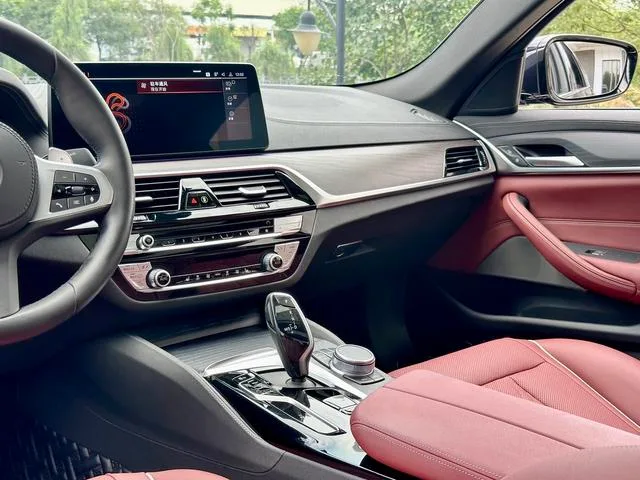 BMW 5 Series 2021 530Li Leader M Ensemble de sport intérieur photo 16 BMW 5 Series 2021 530Li Leader M Ensemble de sport intérieur photo 16