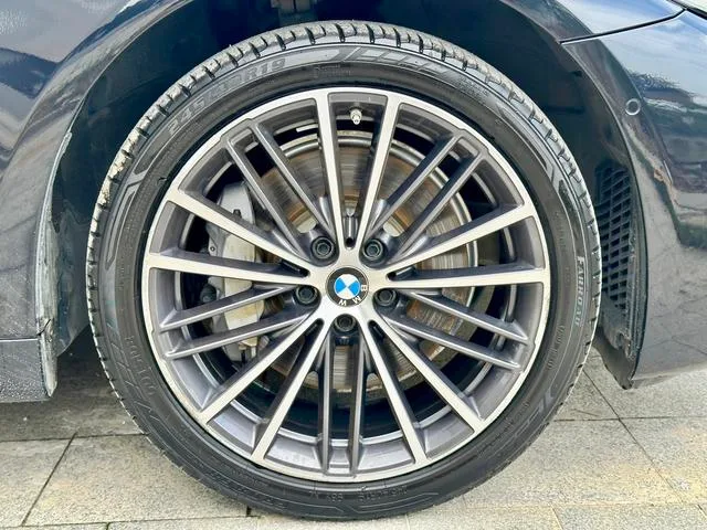 BMW 5 Series 2021 530Li Leader M Ensemble de sport intérieur photo 18 BMW 5 Series 2021 530Li Leader M Ensemble de sport intérieur photo 18