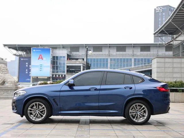 BMW X4 2021 xDrive25i M Спортивный костюм экстерьер фото 3 BMW X4 2021 xDrive25i M Спортивный костюм экстерьер фото 3