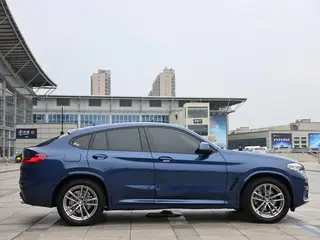 BMW X4 2021 xDrive25i M Спортивный костюм экстерьер фото 7 BMW X4 2021 xDrive25i M Спортивный костюм экстерьер фото 7