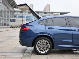 BMW X4 2021 xDrive25i M Спортивный костюм экстерьер фото 8 BMW X4 2021 xDrive25i M Спортивный костюм экстерьер фото 8