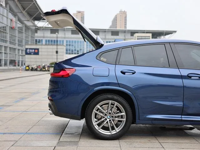 BMW X4 2021 xDrive25i M Спортивный костюм экстерьер фото 8 BMW X4 2021 xDrive25i M Спортивный костюм экстерьер фото 8