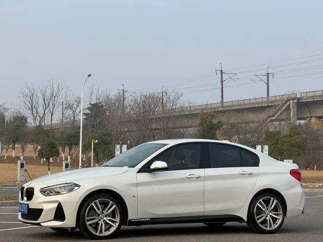 BMW 1 Series 2020 125i Leading Type M Sports suit exterior photo 1 BMW 1 Series 2020 125i Leading Type M Sports suit exterior photo 1