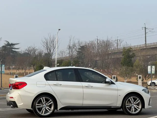 BMW 1 Series 2020 125i Leading Type M Sports suit interior photo 16 BMW 1 Series 2020 125i Leading Type M Sports suit interior photo 16