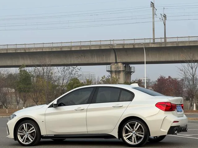 BMW 1 Series 2020 125i Leading Type M Sports suit interior photo 18 BMW 1 Series 2020 125i Leading Type M Sports suit interior photo 18