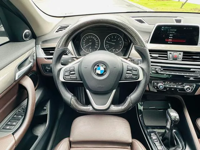 BMW X1 2018 xDrive20Li Premium Class interior photo 11 BMW X1 2018 xDrive20Li Premium Class interior photo 11