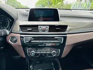 BMW X1 2018 xDrive20Li Premium Class interior photo 12 BMW X1 2018 xDrive20Li Premium Class interior photo 12