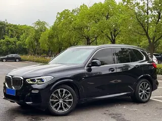 BMW X5 2019 xDrive40i M Sports suit