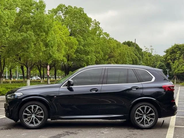 BMW X5 2019 xDrive40i M Sports suit exterior photo 4 BMW X5 2019 xDrive40i M Sports suit exterior photo 4