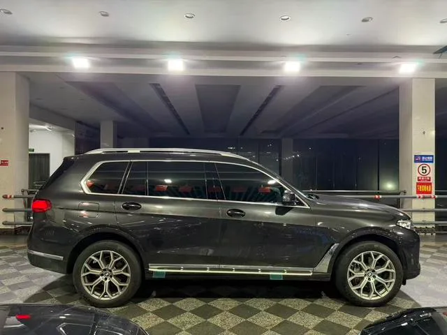 BMW X7 2021 xDrive40i Traje de lujo exclusivo exterior foto 3 BMW X7 2021 xDrive40i Traje de lujo exclusivo exterior foto 3