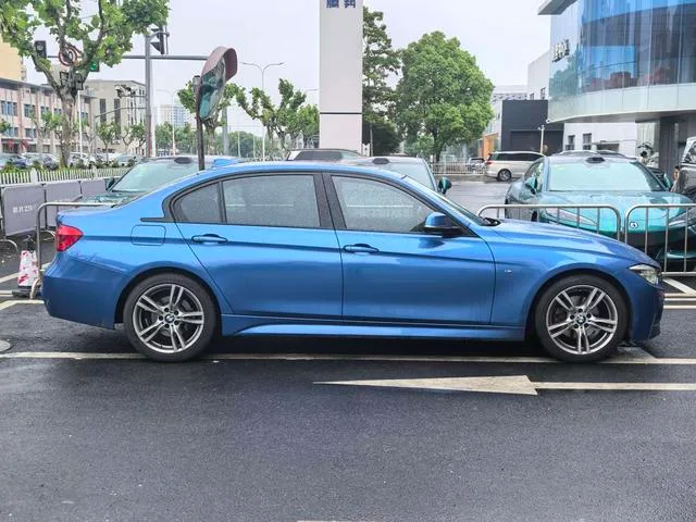 BMW 3 Series 2017 320Li M Sporty exterior photo 4 BMW 3 Series 2017 320Li M Sporty exterior photo 4