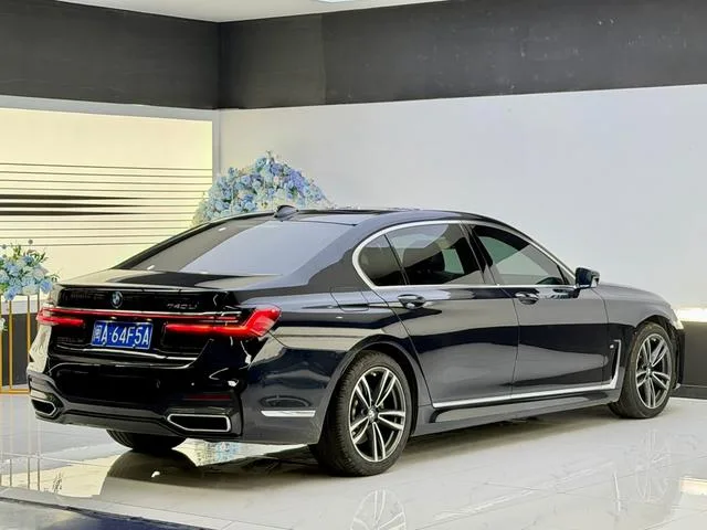 BMW 7 Series 2021 730Li M Conjunto deportivo exterior foto 4 BMW 7 Series 2021 730Li M Conjunto deportivo exterior foto 4