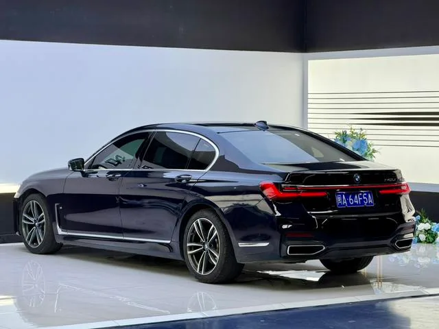 BMW 7 Series 2021 730Li M Conjunto deportivo exterior foto 6 BMW 7 Series 2021 730Li M Conjunto deportivo exterior foto 6