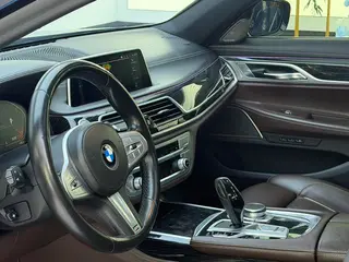 BMW 7 Series 2021 730Li M Conjunto deportivo interior foto 7 BMW 7 Series 2021 730Li M Conjunto deportivo interior foto 7