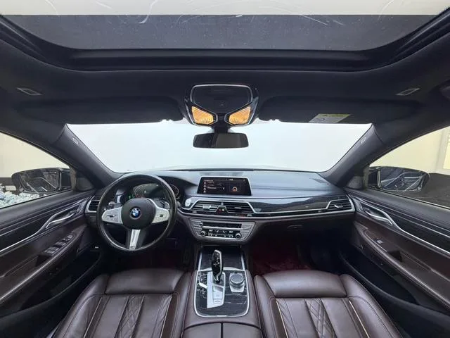 BMW 7 Series 2021 730Li M Conjunto deportivo interior foto 8 BMW 7 Series 2021 730Li M Conjunto deportivo interior foto 8