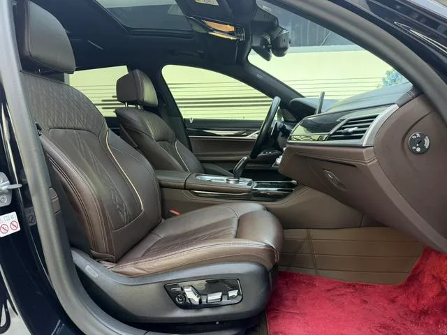 BMW 7 Series 2021 730Li M Conjunto deportivo interior foto 9 BMW 7 Series 2021 730Li M Conjunto deportivo interior foto 9