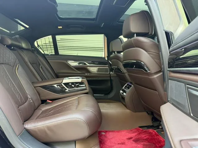 BMW 7 Series 2021 730Li M Conjunto deportivo interior foto 10 BMW 7 Series 2021 730Li M Conjunto deportivo interior foto 10