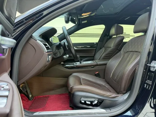BMW 7 Series 2021 730Li M Conjunto deportivo interior foto 12 BMW 7 Series 2021 730Li M Conjunto deportivo interior foto 12