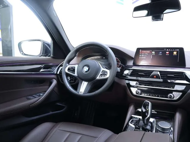 BMW 5 Series 2020 525Li M Sports suit interior photo 15 BMW 5 Series 2020 525Li M Sports suit interior photo 15