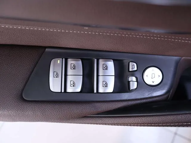 BMW 5 Series 2020 525Li M Sports suit interior photo 18 BMW 5 Series 2020 525Li M Sports suit interior photo 18