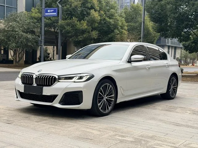 BMW 5 Series 2021 Restyling 530Li Leading Type M Sports suit exterior photo 1 BMW 5 Series 2021 Restyling 530Li Leading Type M Sports suit exterior photo 1