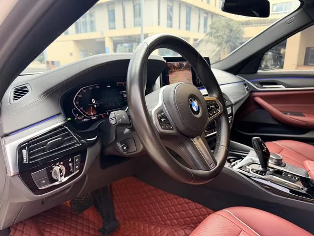 BMW 5 Series 2021 Restyling 530Li Leading Type M Sports suit exterior photo 4 BMW 5 Series 2021 Restyling 530Li Leading Type M Sports suit exterior photo 4