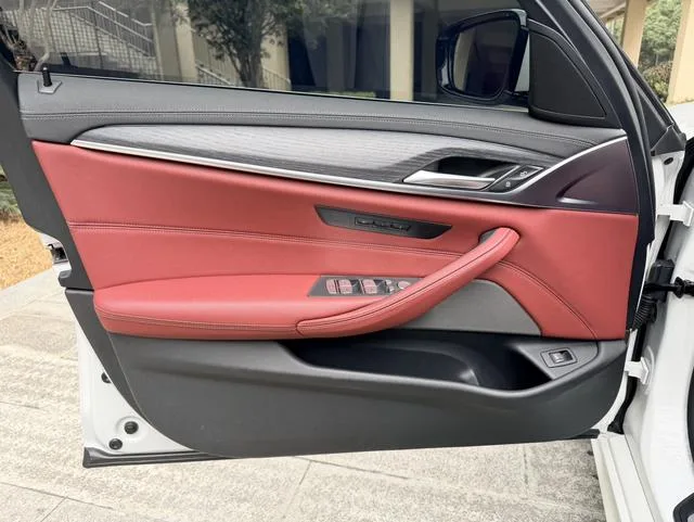 BMW 5 Series 2021 Restyling 530Li Leading Type M Sports suit exterior photo 6 BMW 5 Series 2021 Restyling 530Li Leading Type M Sports suit exterior photo 6